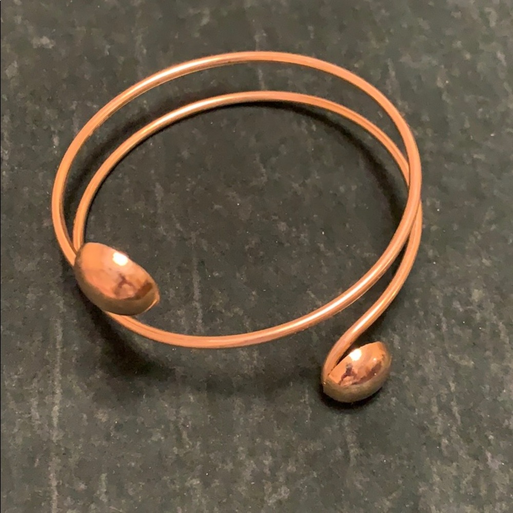 Arm bracelet. Gold color.